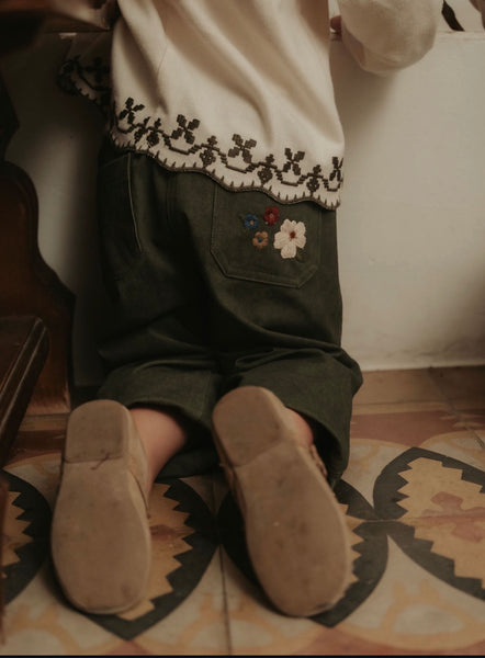 PANTALONE CON RICAMI